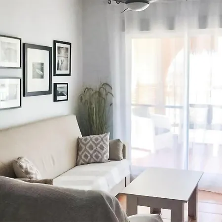 2 Bedroom Beautiful In Apartment *