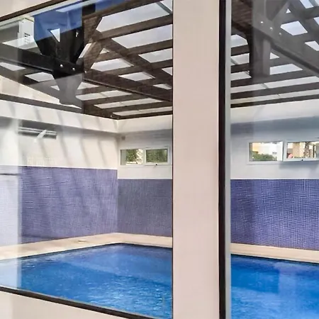 2 Bedroom Beautiful In Apartment *